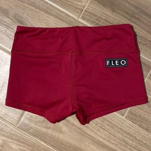 Fleo original 2.5” inseam Maroon size small